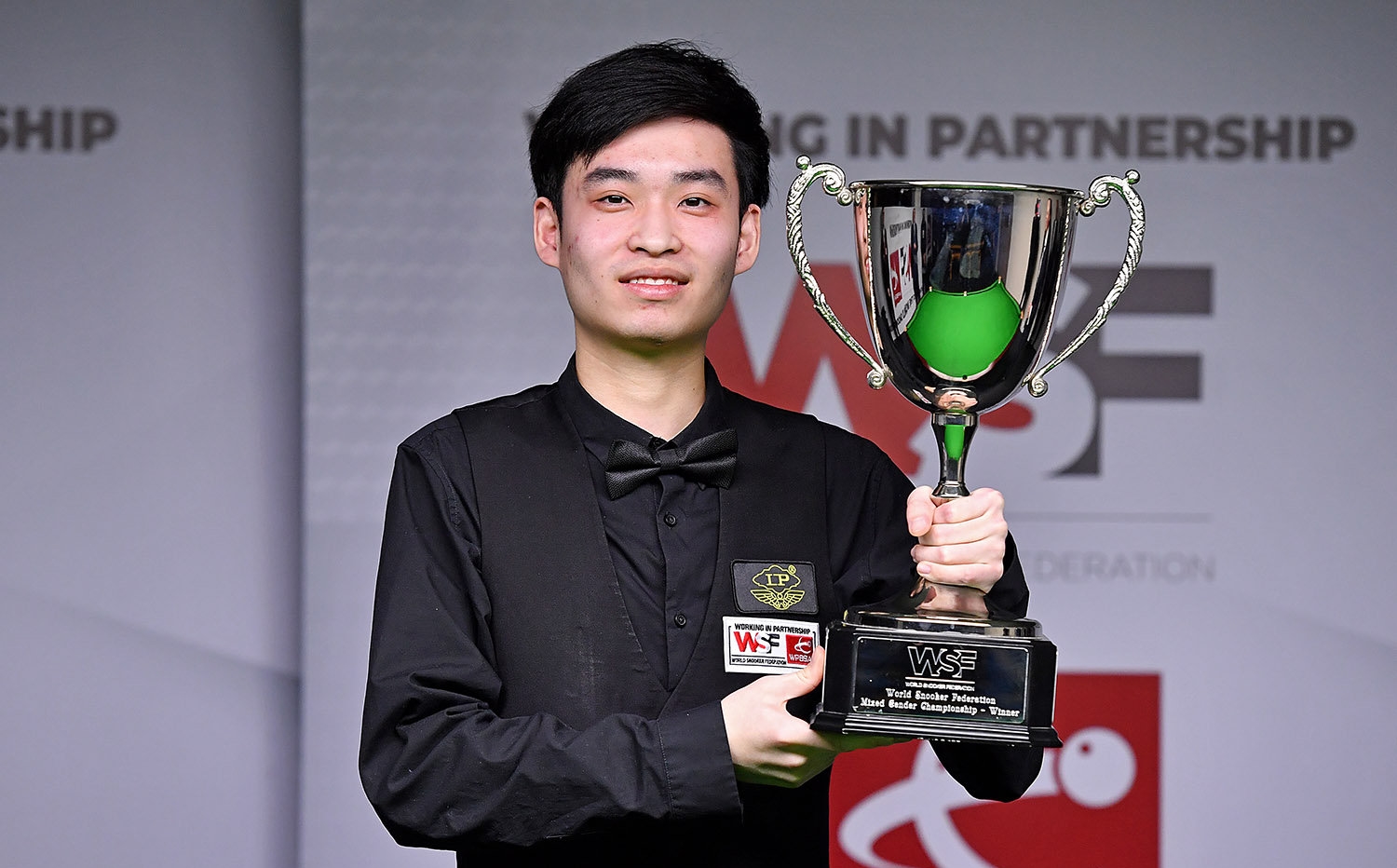 都显得脱节 都显得脱节