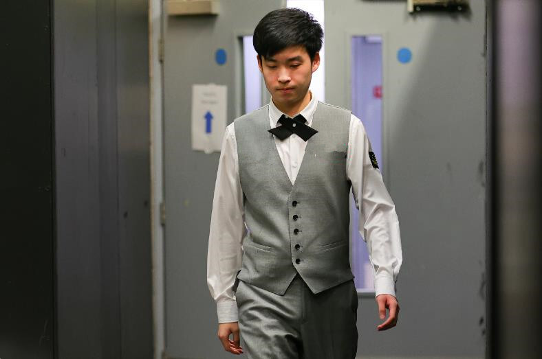 他在中场的 他在中场的